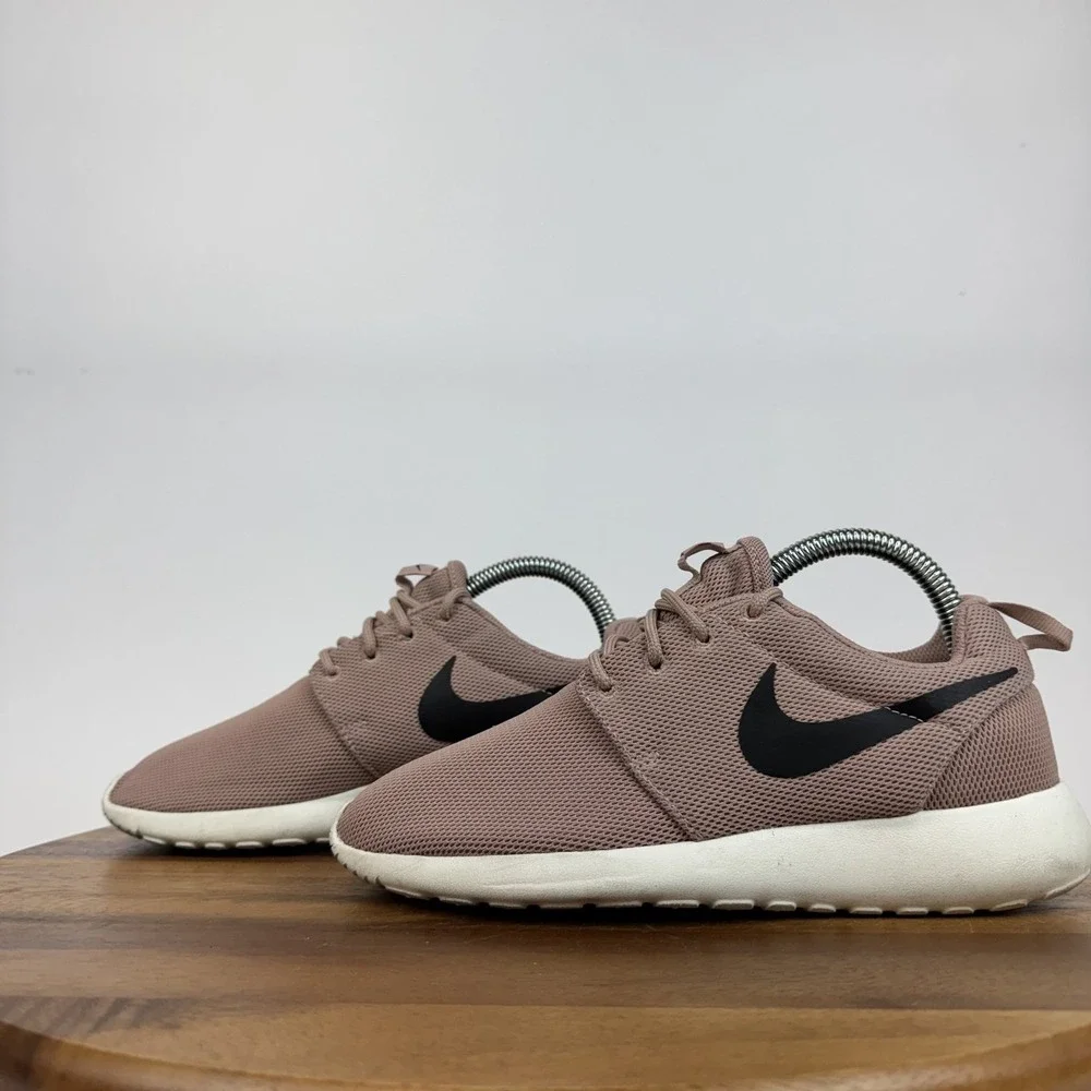 Womens Nike Roshe One Particle Pink Athletic Running Sneakers Shoes Size 6 M GUC